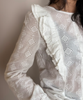 CAMISA BLANCA BORDADA VOLANTES
