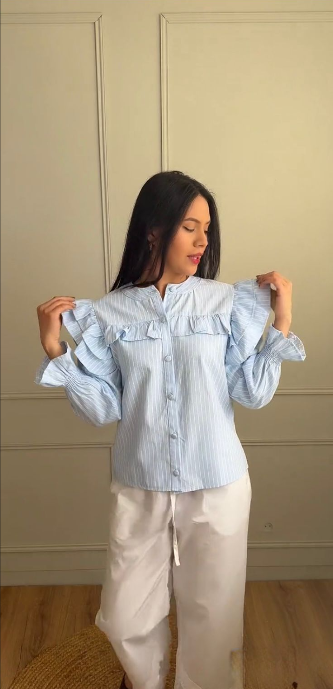 CAMISA DE RAYAS CON VOLANTES