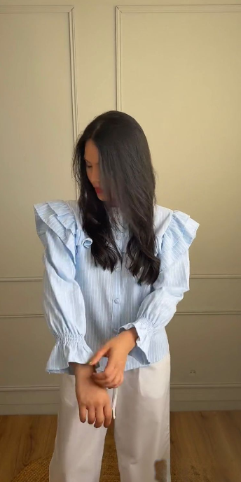 CAMISA DE RAYAS CON VOLANTES