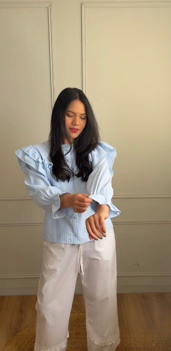 CAMISA DE RAYAS CON VOLANTES