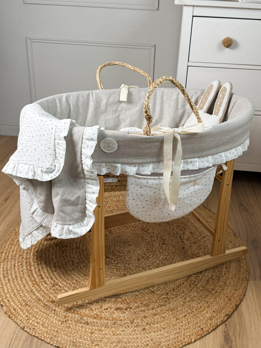 SET MOISES MUSELINA GRIS/BLANCO FLORES C/ VOLANTE
