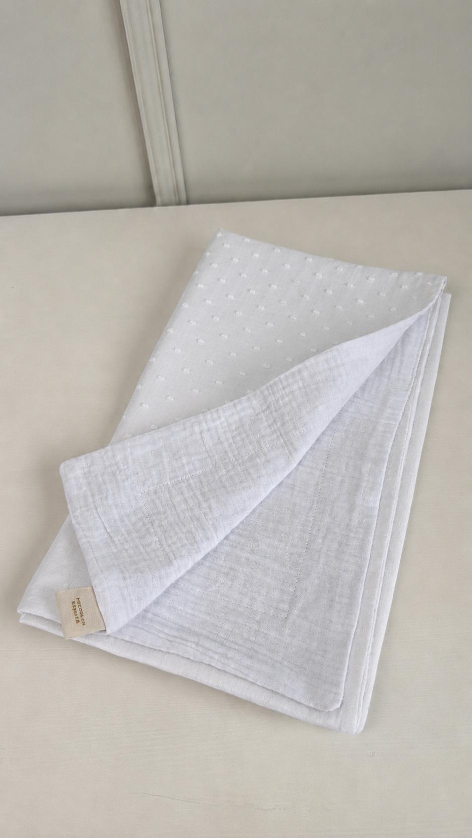 MANTA CON MUSELINA Y PLUMETI BLANCO