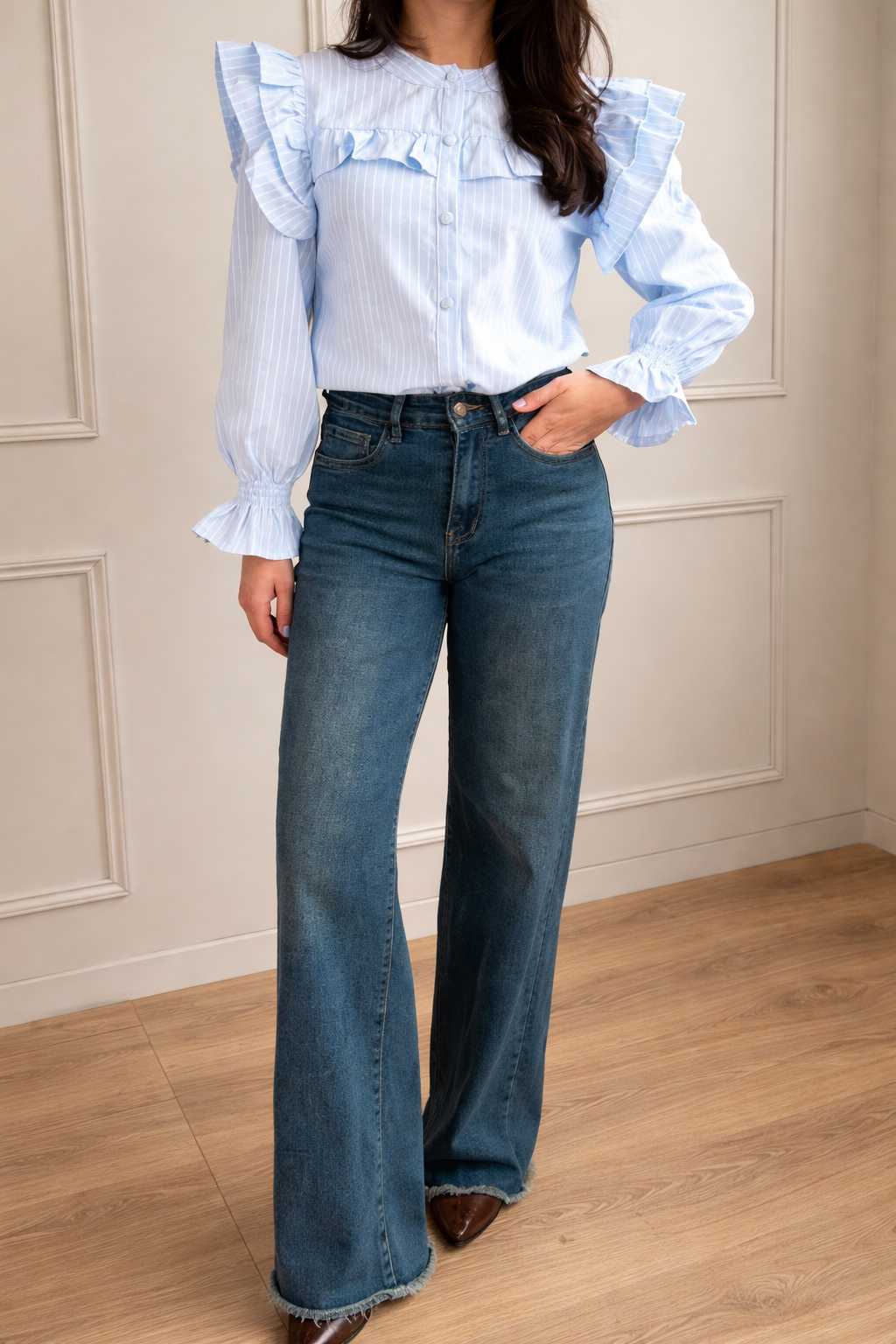 CAMISA DE RAYAS AZUL CON VOLANTES