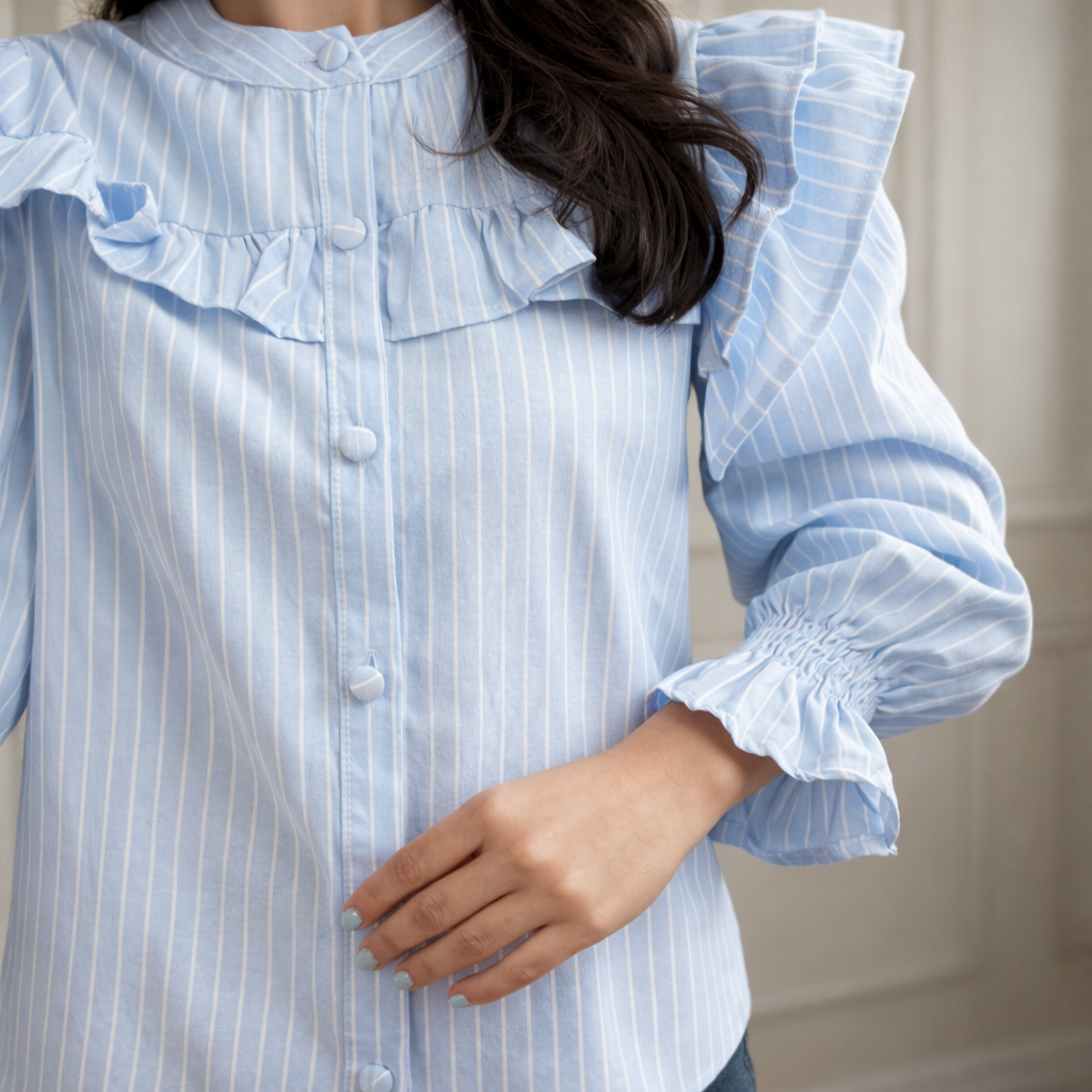 CAMISA DE RAYAS AZUL CON VOLANTES